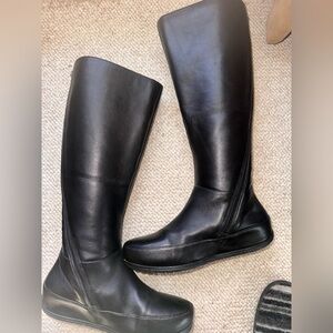 Size 7 Fit flop Leather Boots